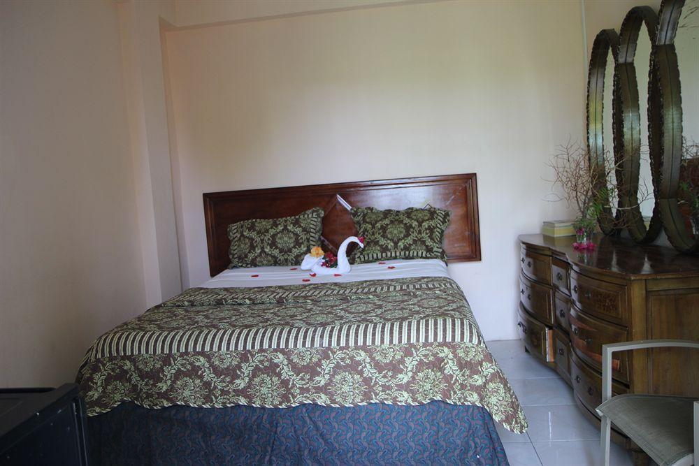 Executive Shaw Park Guest House Ocho Rios Exterior foto