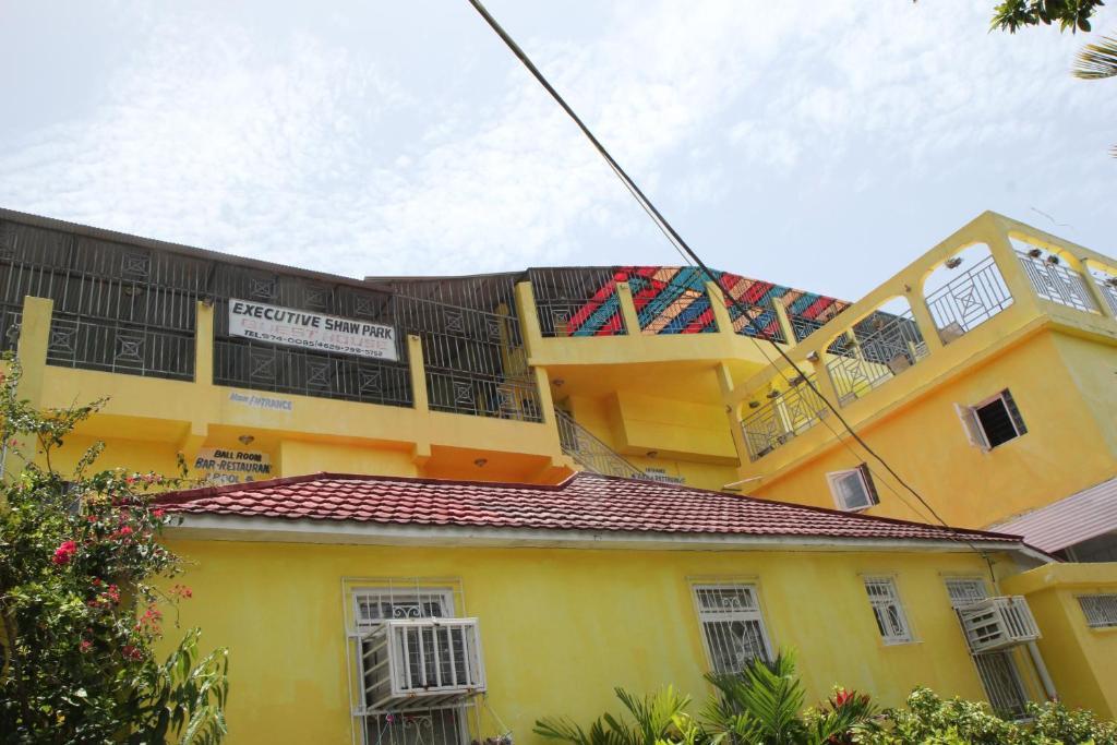 Executive Shaw Park Guest House Ocho Rios Exterior foto